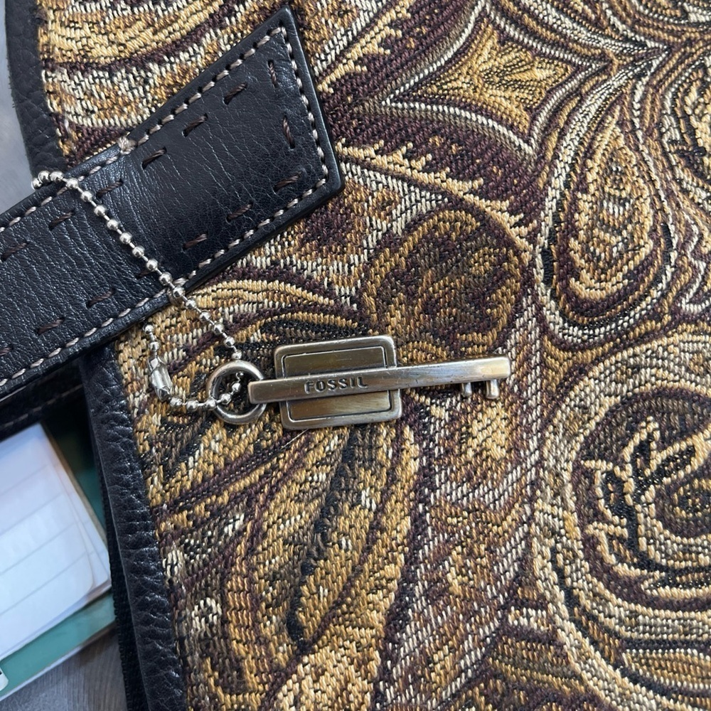Fossil VTG Womens Tapestry 70’s Vibe Charm Hand Bag Purse Key Elegant Simple - Picture 4 of 16
